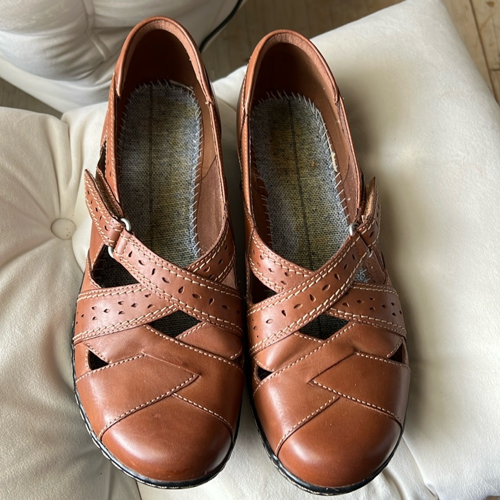 Clarks Ladies Leather Round Toe Strappy Velcro - closure Sandals Size 10